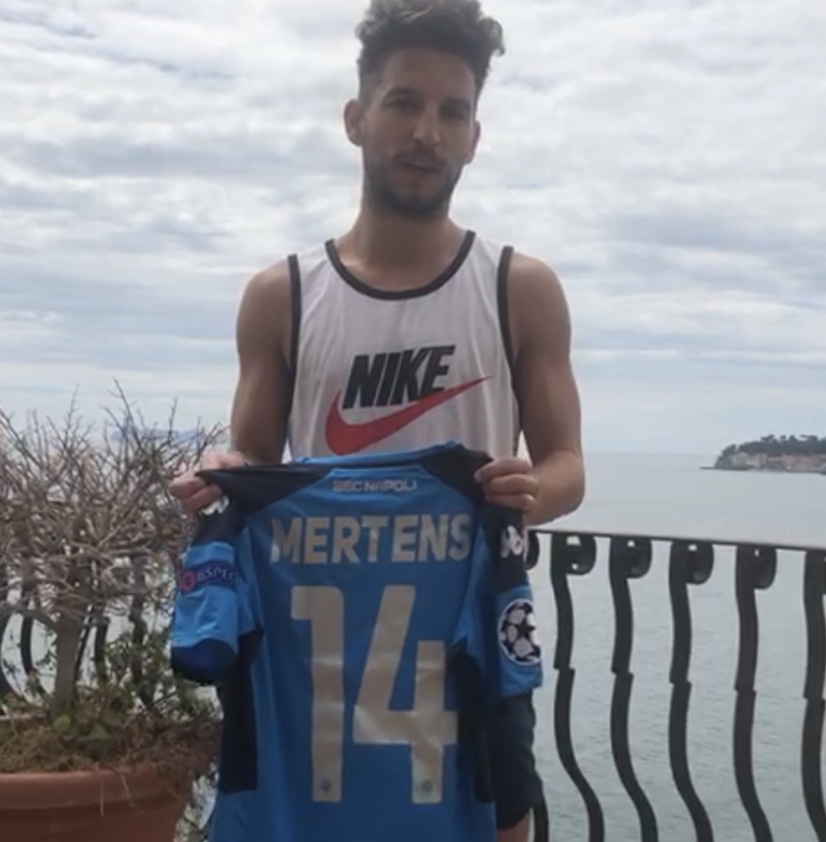 Mertens offre la maglia del record all'asta solidale: "Mi sento ...